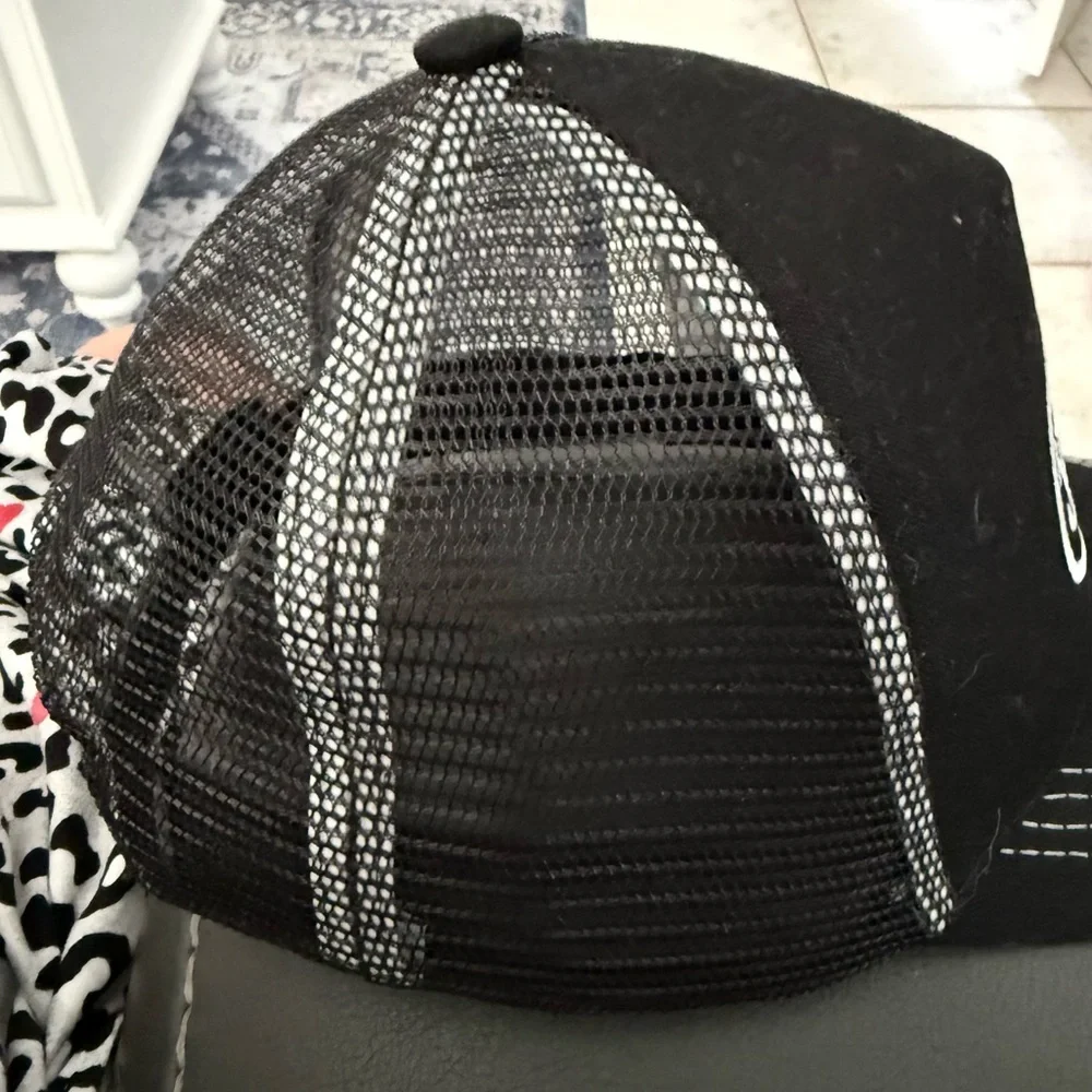 Von Dutch Black Mesh Trucker Cap - Picture 2 of 3